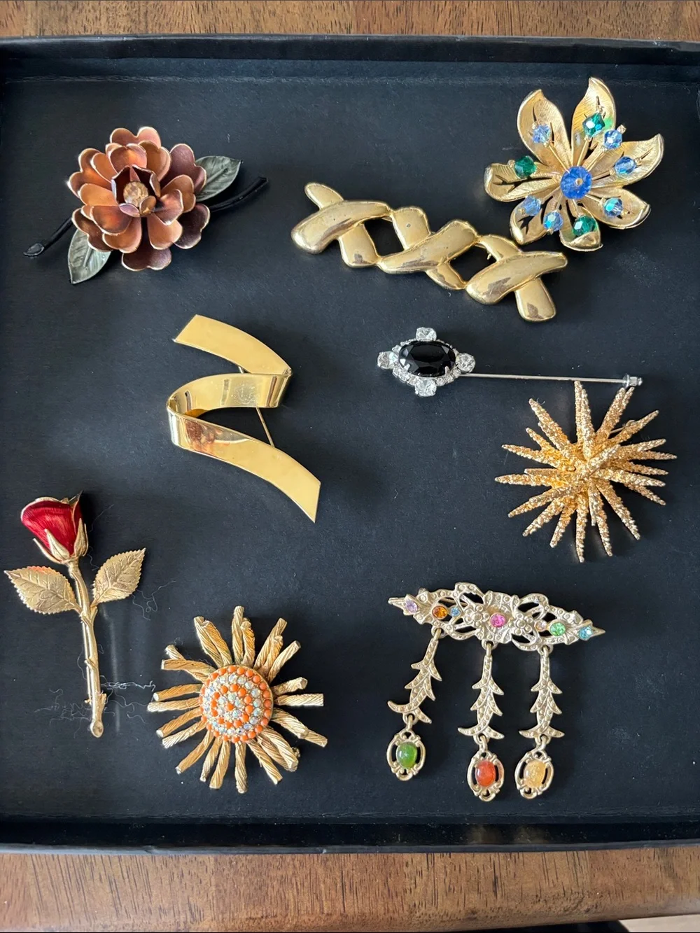 Assorted Gold-Tone Floral and Gemstone Women’s Brooch Set